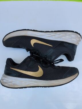 Nike Revolution Black Metallic Gold Girls Sneakers Size 3.5